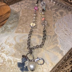 Lanyard necklace with gray tassels and pearl